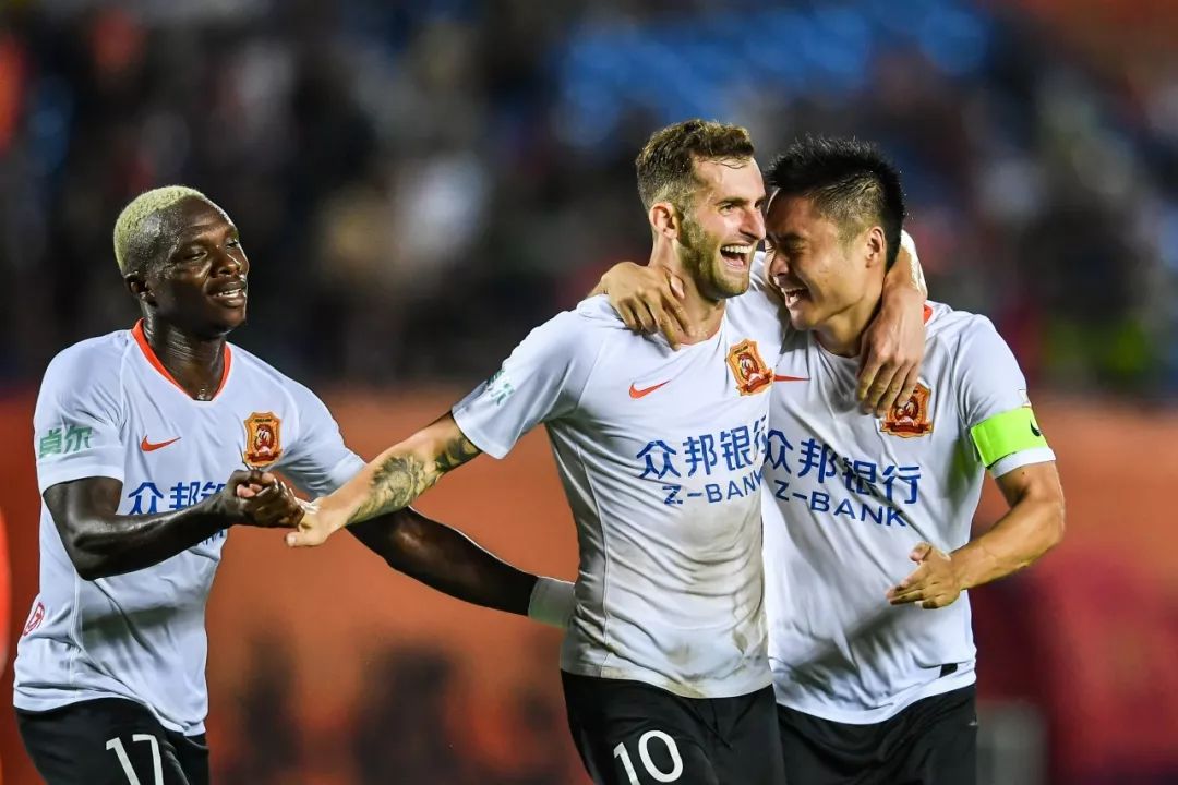 法国客场力克法罗群岛，提前锁定小组头名(法国对法罗群岛)